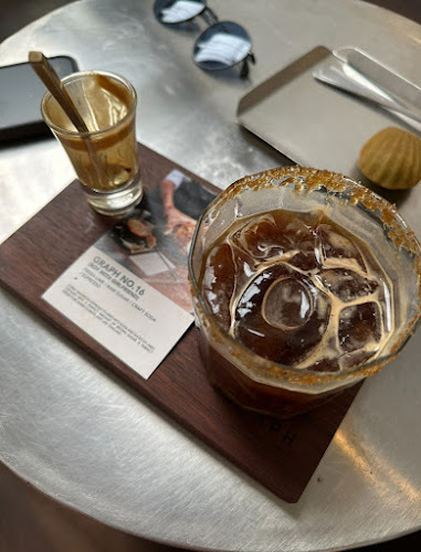 GRAPH Phuket - การบริการอาหารและที่พัก