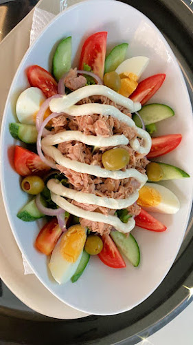 Opinii despre Buddha Lounge & Bar în Phuket - การบริการอาหารและที่พัก