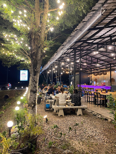 ไอซ์หมูย่างเกาหลีสาขาหน้าสนามฟุตบอลคัปป้า - การบริการอาหารและที่พัก