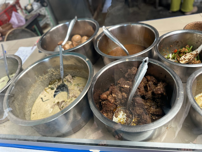 ร้านอาหารนงเยาว์ (ป่าไม้ เจ้าเก่า) - การบริการอาหารและที่พัก