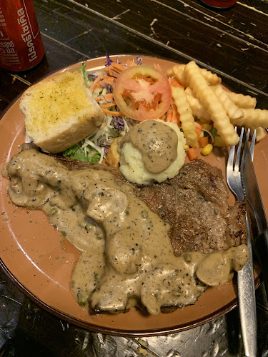 เรื่องของสเต๊ก สาขาชลประทาน - การบริการอาหารและที่พัก