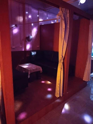 Happy Dolphin Bar - การบริการอาหารและที่พัก