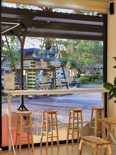 Milk and More. - อำเภอกระทุ่มแบน