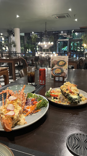 Hern Coffee and Bistro - การบริการอาหารและที่พัก