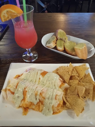 CHICHA Restaurant and Hotel - การบริการอาหารและที่พัก