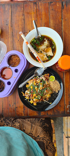 ร้านก๋วยเตี๋ยวไก่​ เนื้อ​ ตุ๋น​ HALAL FOOD สาขา 2 ตลาดแหลมดิน​ @samui - การบริการอาหารและที่พัก