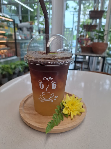 คาเฟ่ หกสิบหก - การบริการอาหารและที่พัก