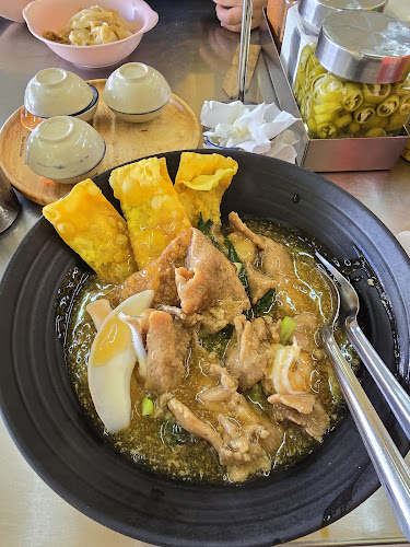 คุณจี๊ดยอดผัก - การบริการอาหารและที่พัก