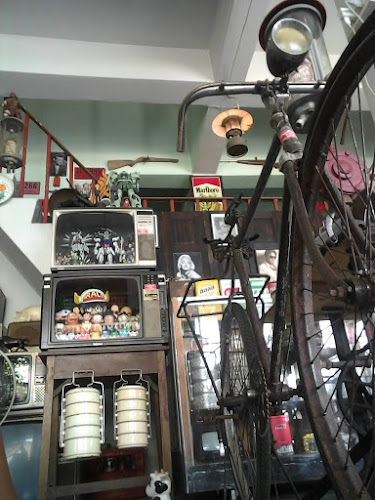 ร้านกาแฟโบราณป้ายแดง สข๒๕๕๕ - การบริการอาหารและที่พัก