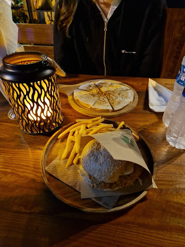 Dar's Burger - การบริการอาหารและที่พัก