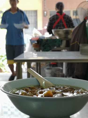 ก๋วยจั๊บอุบล (เจ้าเก่า) - การบริการอาหารและที่พัก