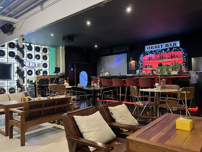 Orbit Bar & Restaurant - เมือง
