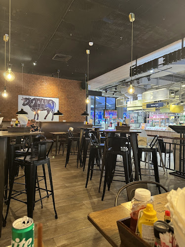 Prime Burger Central Patong - การบริการอาหารและที่พัก