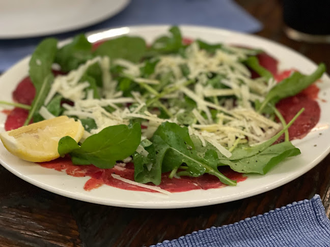 M&M's Pizzeria & Spaghetteria - การบริการอาหารและที่พัก