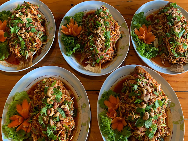 ร้านกระต๊อบน้อย Little Hut Coffee - การบริการอาหารและที่พัก