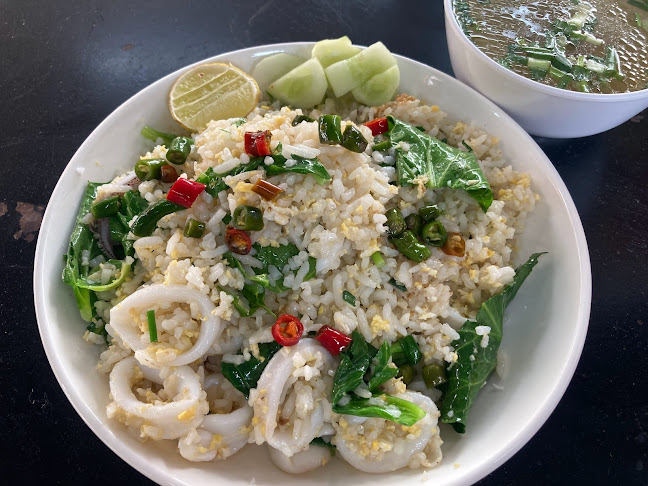 ครัวพี่อ้วน - การบริการอาหารและที่พัก