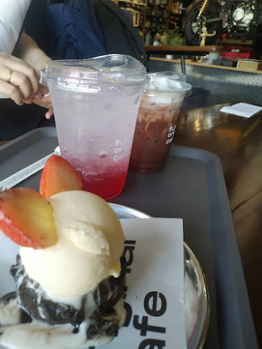 Cub House Nakhon Pathom (คับเฮาส์ นครปฐม) - การบริการอาหารและที่พัก