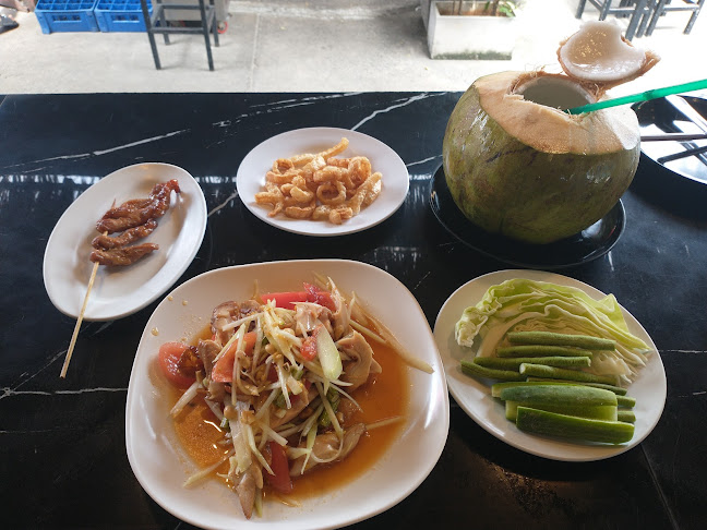 ไต๋กิ๊ก เมี่ยงปลาเผา - การบริการอาหารและที่พัก