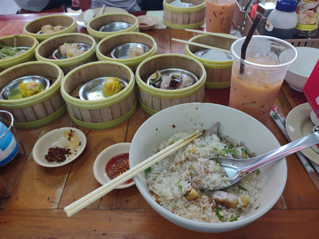 ติ่มซำขี้อ้อน - การบริการอาหารและที่พัก