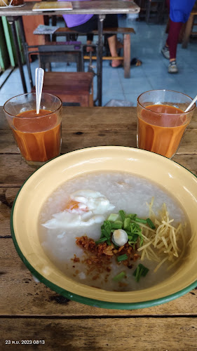 ร้านกาแฟโบราณป้ายแดง สข๒๕๕๕ - การบริการอาหารและที่พัก