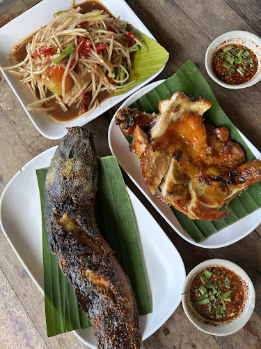 ส้มตำกำแพงแตก