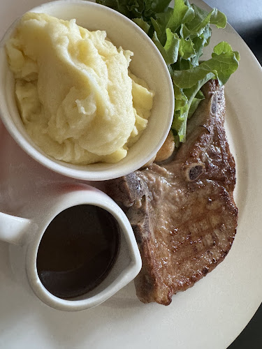 Opinii despre Hug Restaurant în อำเภอเมืองยโสธร - การบริการอาหารและที่พัก