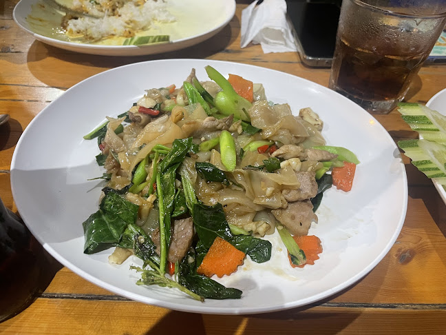 ร้านอาหาร ชวนกันอิ่ม - การบริการอาหารและที่พัก