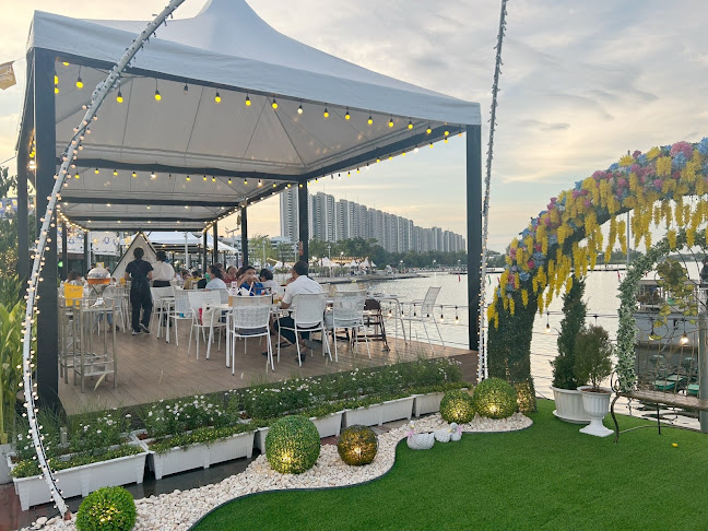 IMPACT Lakefront - การบริการอาหารและที่พัก