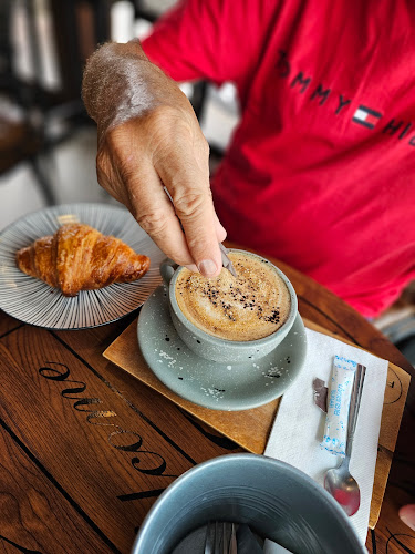 Opinii despre Folk Café Phuket în อำเภอถลาง - การบริการอาหารและที่พัก