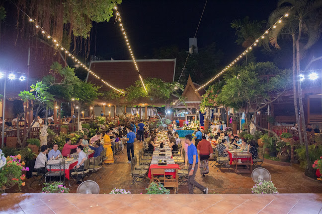 เรือนไทย พัทยา - การบริการอาหารและที่พัก