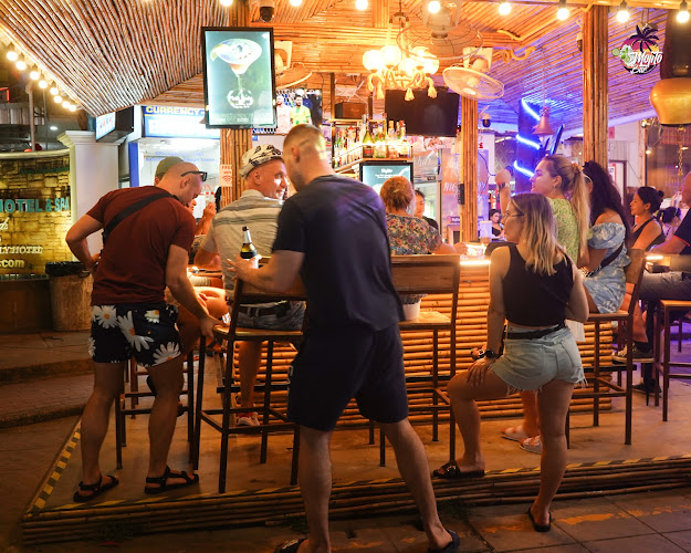 Mojitobar Patong Phuket - การบริการอาหารและที่พัก