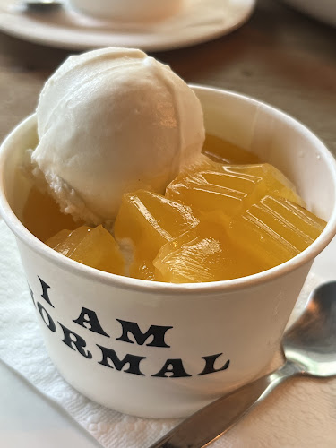 Normal UBON - การบริการอาหารและที่พัก