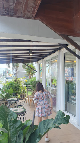 ร้านลูกบัว - การบริการอาหารและที่พัก