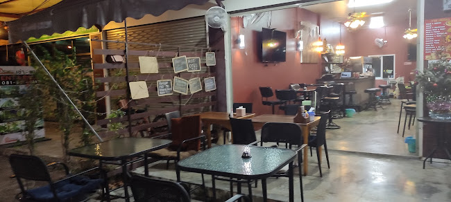 Jum Bar & Restaurant - การบริการอาหารและที่พัก