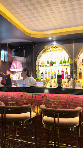 Continental cocktail lounge