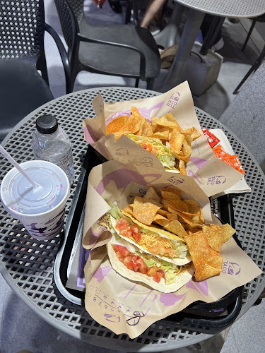 Taco Bell - การบริการอาหารและที่พัก