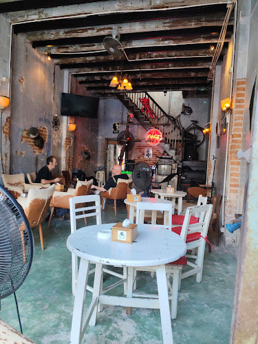 87 ถ. เยาวราช ตำบลตลาดเหนือ อำเภอเมืองภูเก็ต ภูเก็ต 83000