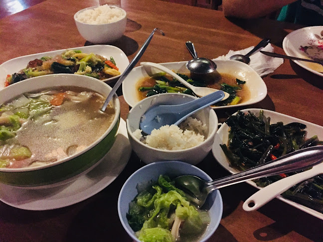 sinvanna restaurant - การบริการอาหารและที่พัก