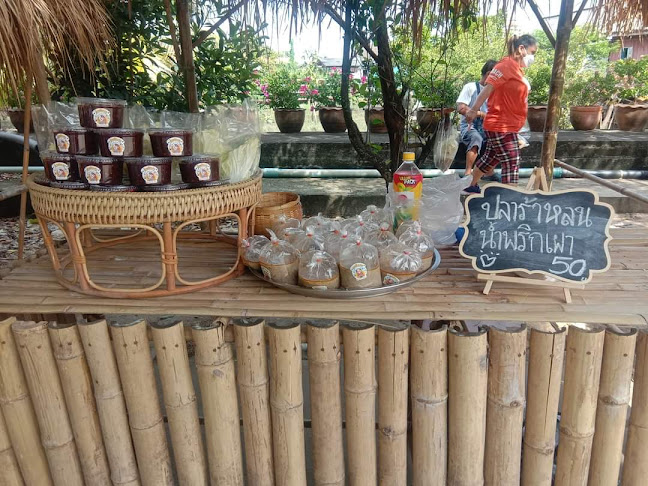 ตลาดต้นข่อย