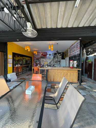 Chakuma สาขาตลาดท้ายรถนาคา - การบริการอาหารและที่พัก