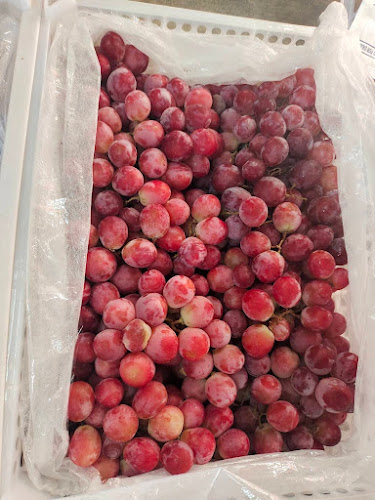 ร้านเฮียดำผลไม้ ตลาดบ้านแขก - การบริการอาหารและที่พัก