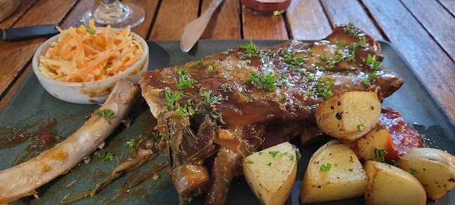 Austin Ribs Phuket - การบริการอาหารและที่พัก