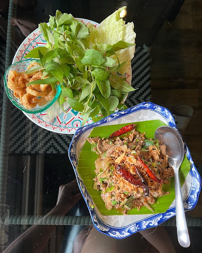 คุณเอียดชาววัง & ANYA Cafe - การบริการอาหารและที่พัก