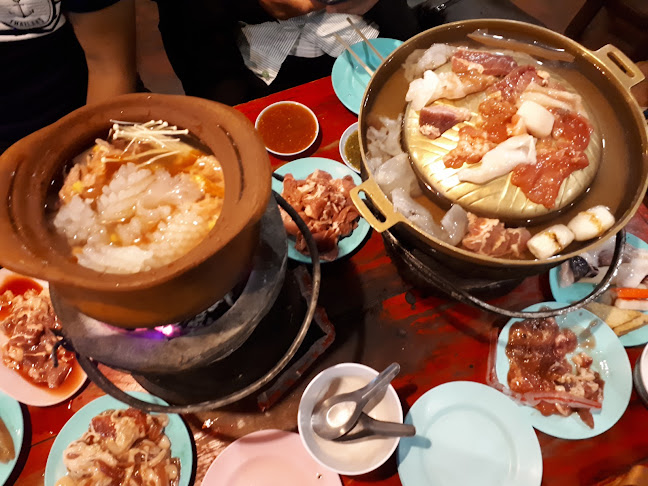 ร้านจิ้มจุ่มมุมตึก - การบริการอาหารและที่พัก