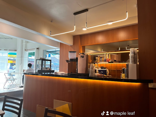 Maple leaf Coffee and Bar @ฉื่อฉาง