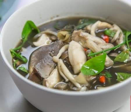 หญ่างญวน - การบริการอาหารและที่พัก