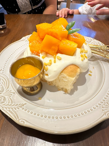 CHARLOTTE DOUGHNUTS Warehouse - การบริการอาหารและที่พัก