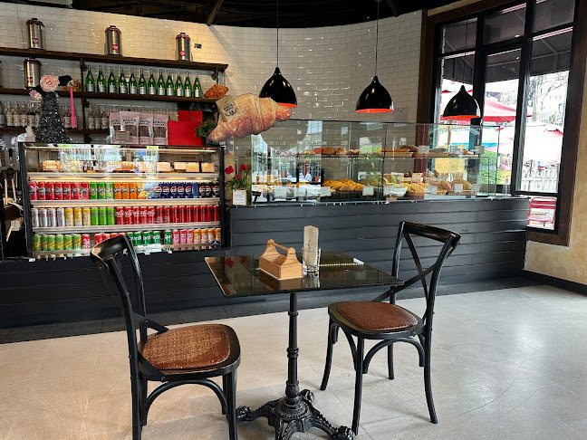 Zurich Bread Cafe - การบริการอาหารและที่พัก