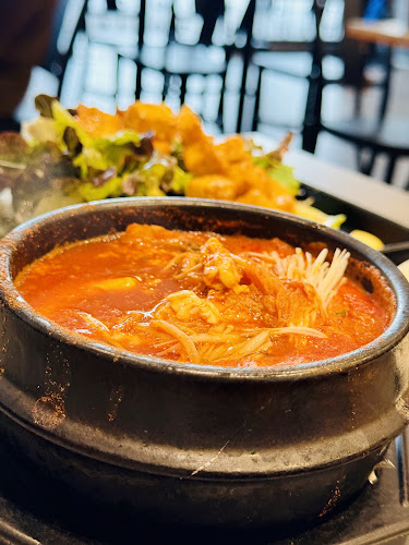 Bonchon Central Village - การบริการอาหารและที่พัก