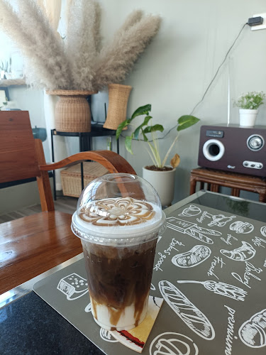 Hug Cupfe & Bistro - การบริการอาหารและที่พัก